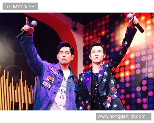 与足球球星亲密合影,九宫格见证偶像时刻,感受荣耀与激情的碰撞 与足球球星亲密合影,九宫格见证偶像时刻,感受荣耀与激情的碰撞