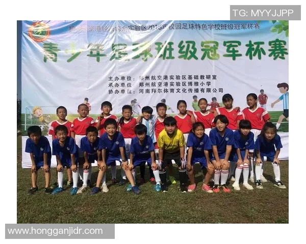 足球球星卡Y的成长历程与赛场风采全面解析 足球球星卡Y的成长历程与赛场风采全面解析