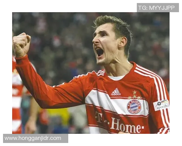 克洛泽辉煌足坛生涯回顾与球星卡收藏价值探秘