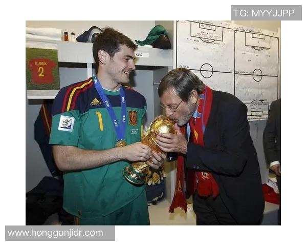 昔日足坛传奇球星回顾与现代足球的对比分析 昔日足坛传奇球星回顾与现代足球的对比分析