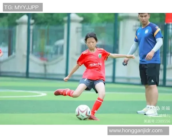 闪耀绿茵场的她们当代女足球星拼搏与梦想的故事 闪耀绿茵场的她们当代女足球星拼搏与梦想的故事