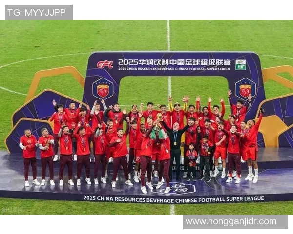 足球巨星跨年合影引热议笑容满面展现浓浓友谊与团结精神